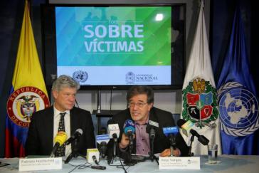 Fabrizio Hochschild (links), UN-Vertreter in Kolumbien, und Alejo Vargas von der Nationaluniversität bei der Eröffnung des Forums