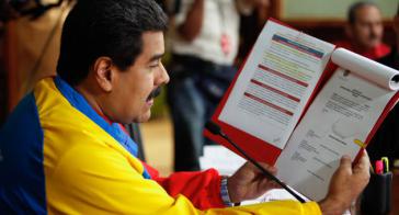 Präsident Maduro erläutert die neuen Gesetze im staatlichen Fernsehsender VTV