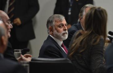 Der inhaftierte Ex-Direktor von Petrobras, Paulo Roberto Costa, vor dem Untersuchungsausschuss des Senats am 2. Dezember