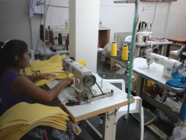 Eine Peruanerin produziert in Brasilien Markenkleidung