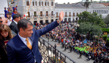 Rafael Correa auf dem Balkon des Präsidentenpalastes in Quito