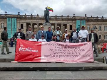 Streikende auf dem Platz Plaza de Bolívar in Bogotá