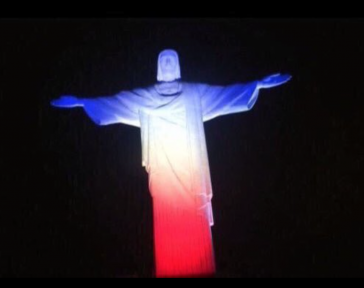 Zeichen der Solidarität: Die Christus-Statue in Rio de Janeiro strahlte in den Farben der Tricolore