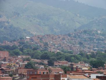 Blick auf den Bezirk Comuna 13 in Medellín
