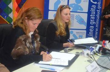 Vize-Gesundheitsministerin Carla Parada (rechts im Bild)