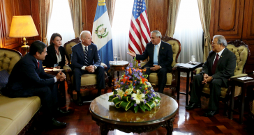 Von links nach rechts: Hernández (Honduras), Biden (USA), Pérez Molina (Guatemala) und Sánchez Cerén bei ihrem Treffen in Guatemala