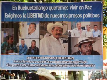 Das Poster fordert Freiheit für die politischen Gefangenen in Huehuetenango