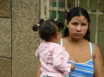 Jugendliche Mutter in Venezuela