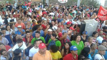 Tausende Anhänger der Sozialisten versammelten sich vor dem Präsidentenpalast Miraflores