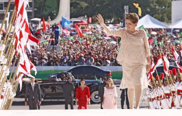 Auf dem Weg zum Amtseid: Brasiliens Präsidentin Dilma Rousseff während der Zeremonie
