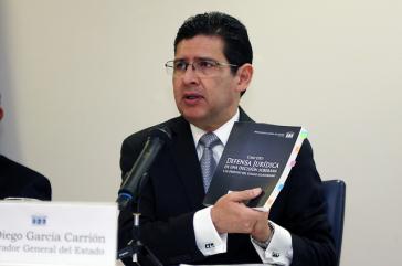 Ecuadors Generalstaatsanwalt Diego García berichtete bei einer Pressekonferenz im November über die Verhandlungen mit dem Konzern Oxy