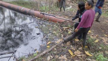 Erdöl-Leckagen haben verheerende Folgen für die Umwelt, das Wasser und die Gesundheit der Bevölkerung