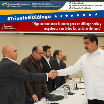Begrüßung per Handschlag: Präsident Maduro und MUD-Generalsekretär Torrealba am Sonntag in Caracas
