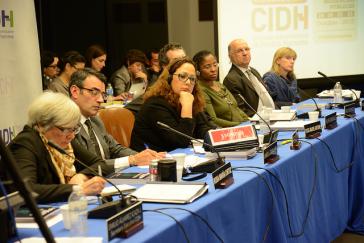 Vertreter der Expertenkommission der CIDH bei der Präsentation des ersten berichten im Oktober