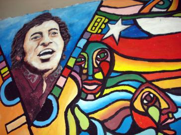 Wandbild zum Gedenken an Víctor Jara im Barrio Brasil  in Santiago de Chile
