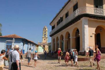 Touristen in der kubanischen Stadt Trinidad