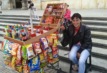 Eine informelle Händlerin in Bogotá