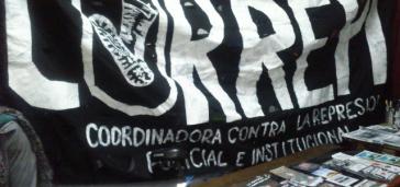 Ein Banner der Koordinationsstelle gegen polizeiliche und institutionelle Repression (Correpi) in Argentinien