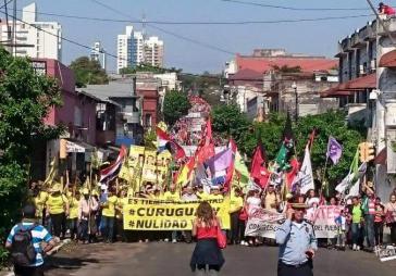 Die Proteste in Paraguay reißen nicht ab: Demonstranten fordern die Aufhebung der Urteile gegen die Kleinbauern und die Aufklärung des Massakers von Curuguaty