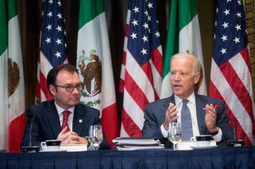 Luis Videgaray, hier links im Bild, noch als Finanzminister von Mexiko, mit dem scheidenden US-Außenminister Joseph Biden