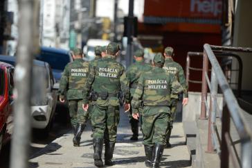 Ein Teil der Militärpolizisten patrouilliert wieder in den Straßen der Hauptstadt des Bundestaates Espirito Santo im Südosten Brasiliens