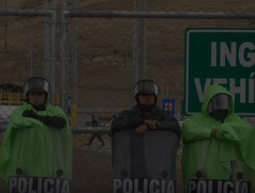 Peruanische Polizisten im Einsatz für den Bergbaukonzern Hudbay (Screenshot aus "Fraude de Flin Flon")