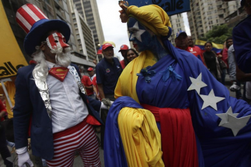Bei einer Demonstration am 14. August in Caracas, Venezuela, gegen Einmischung und Drohungen mit Militäraktion durch US-Präsident Trump