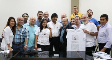 Die Beteiligten am Seminar in Bolivien kamen auch mit Präsident Evo Morales (Bildmitte) zusammen