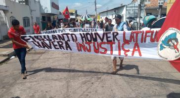 Demonstrationen gegen den jüngsten Angriff auf ein Lager der Landlosenbewegung MST