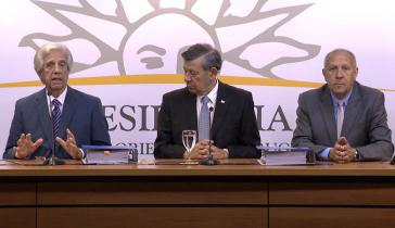 Kein Asyl für García: Uruguays Präsident Tabaré Vázquez, Außenminister Rodolfo Nin Novoo und Präsidalsekretär Miguel Ángel Toma bei der Pressekonferenz (von links nach rechts)
