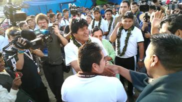 Evo Morales vor der Stimmabgabe in der Gemeinde Villa 14 de Septiembre in Cochabamba