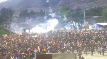 Sicherheitskräfte setzten Tränengas ein, dann schossen sie auf die Demonstrierenden