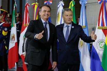 Feiern das Abkommen mit der EU: Die Präsidenten von Brasilien, Jair Bolsonaro (li), und Argentinien, Mauricio Macri, beim Mercosur-Gipfel in Santa Fé, Juli 2019