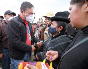 Der designierte Präsident von Bolivien, Luis Arce, traf sich am Sonntag in Senkata mit Angehörigen der Opfer des Massakers