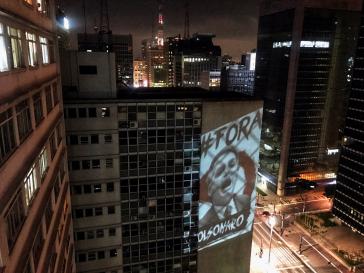 Mit Lärm und Bildprojektionen protestierten Tausende in ganz Brasilien gegen den Präsidenten