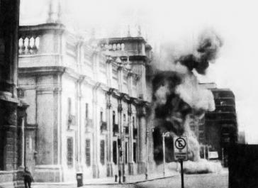 Der bombardierte Regierungssitz La Moneda am 11. September 1973