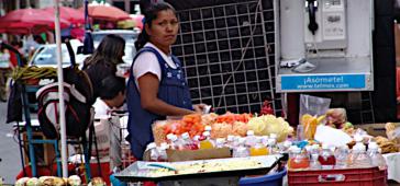 53 Prozent der Bevölkerung Lateinamerikas arbeiten im informellen Sektor und sind von Maßnahmen wie Ausgangssperren besonders hart getroffen