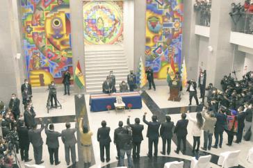 Präsident Luis Arce bei der Vereidigung der Minister:innen in der "Casa Grande del Pueblo" - Regierungssitz, von der MAS "Haus des Volkes" genannt.