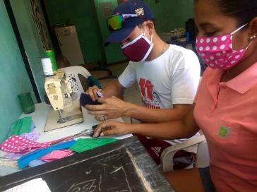 Weit verbreitet in Venezuela: Eigenproduktion von Schutzmasken durch Basisorganisationen