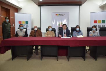 Vertreter des Obersten Wahlgerichts auf der Pressekonferenz gestern Abend in La Paz