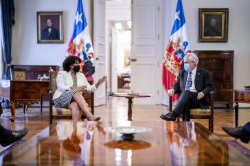 Senatspräsidentin Yasna Provoste und Präsident Piñera am Montag im Gespräch