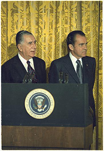 Kriegsvorbereitungen 1971: Brasiliens Präsident Emílio Garrastazu Médici beim Staatsbesuch im Weißen Haus bei Richard Nixon