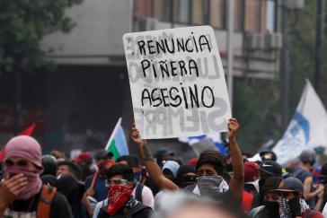 Heute so aktuell wie 2019: Demonstranten fordern "Rücktritt von Piñera, Mörder"