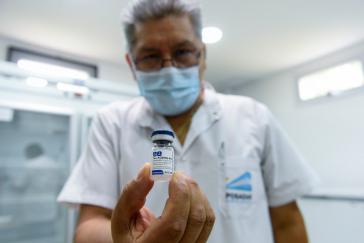 Während viele Krankenhäuser wieder an ihre Kapazitätsgrenzen kommen, wird auf die Corona-Impfung in den meisten Ländern Lateinamerikas noch gewartet