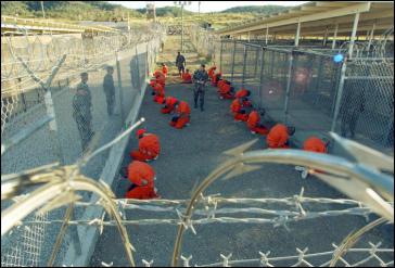 Die ersten 20 Gefangenen wurden am 11. Januar 2002 in das Lager verschleppt