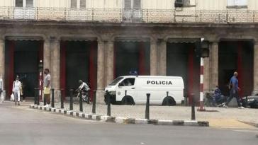"Die Repression erstickt den 15N-Marsch": Belegbild des Artikels von 14ymedio. Untertitel: "Weiterhin massiver Polizeieinsatz in den Straßen von Havanna"