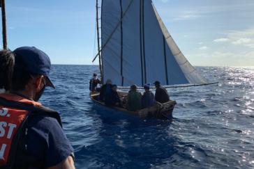 Ein Fall von vielen: Die US-Küstenwache stoppt am 2. März 2021 ein Boot mit acht Migranten in Islamorada, Florida. Sie wurden nach Kuba zurückgeschickt