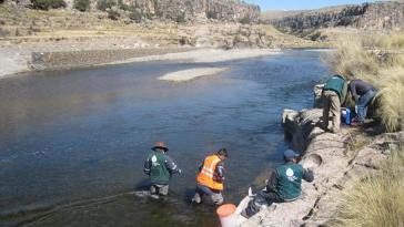 Untersuchung der Wasserqualität von Flusswasser in Espinar
