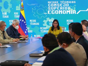 Vizepräsidentin Rodríguez beim Arbeitstreffen mit Wirtschafts-und Regierungsvertretern am 3. August