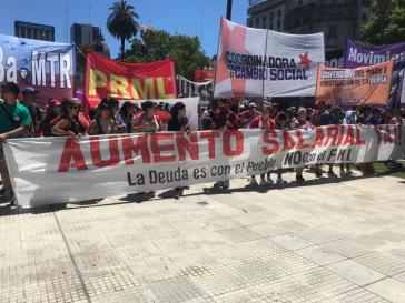 "Die Schuld besteht gegenüber dem Volk, nicht dem IWF" stand auf einem Protestbanner in Buenos Aires
